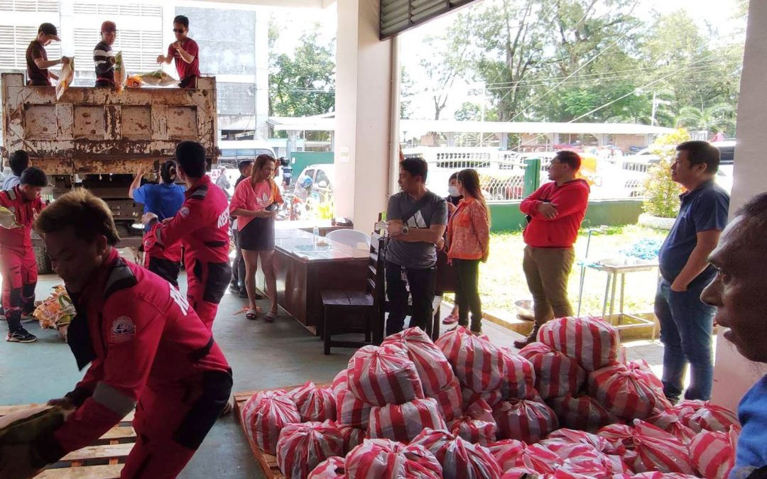 LGU NUNUNGAN GIVES RELIEF GOODS TO FLOOD-AFFECTED FAMILIES IN TUBOD TOWN